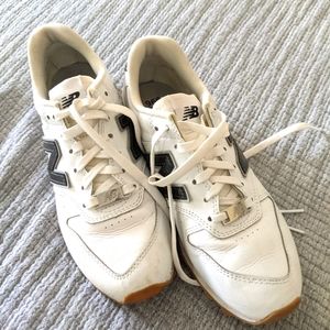 New balance sneakers style 996